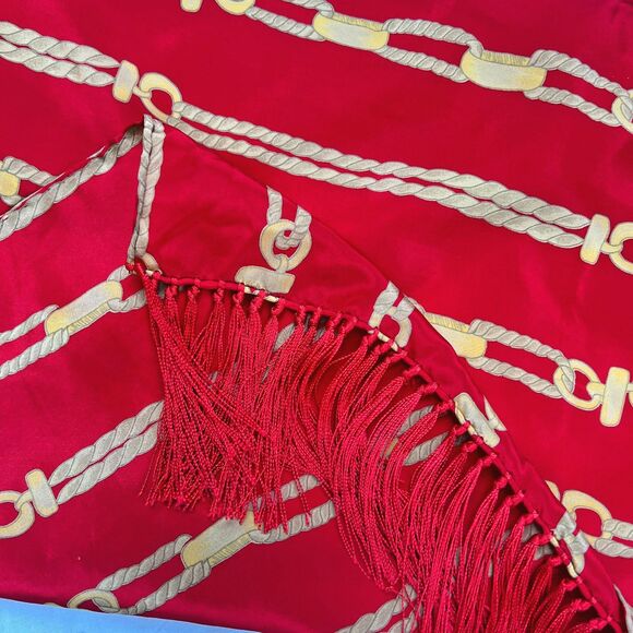 Red silk scarf gold chain print with fringe 50 x 10 ins rectangular - Picture 2 of 6